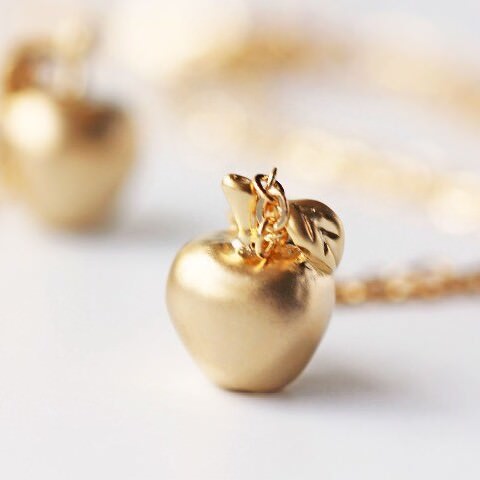 金のりんごネックレス